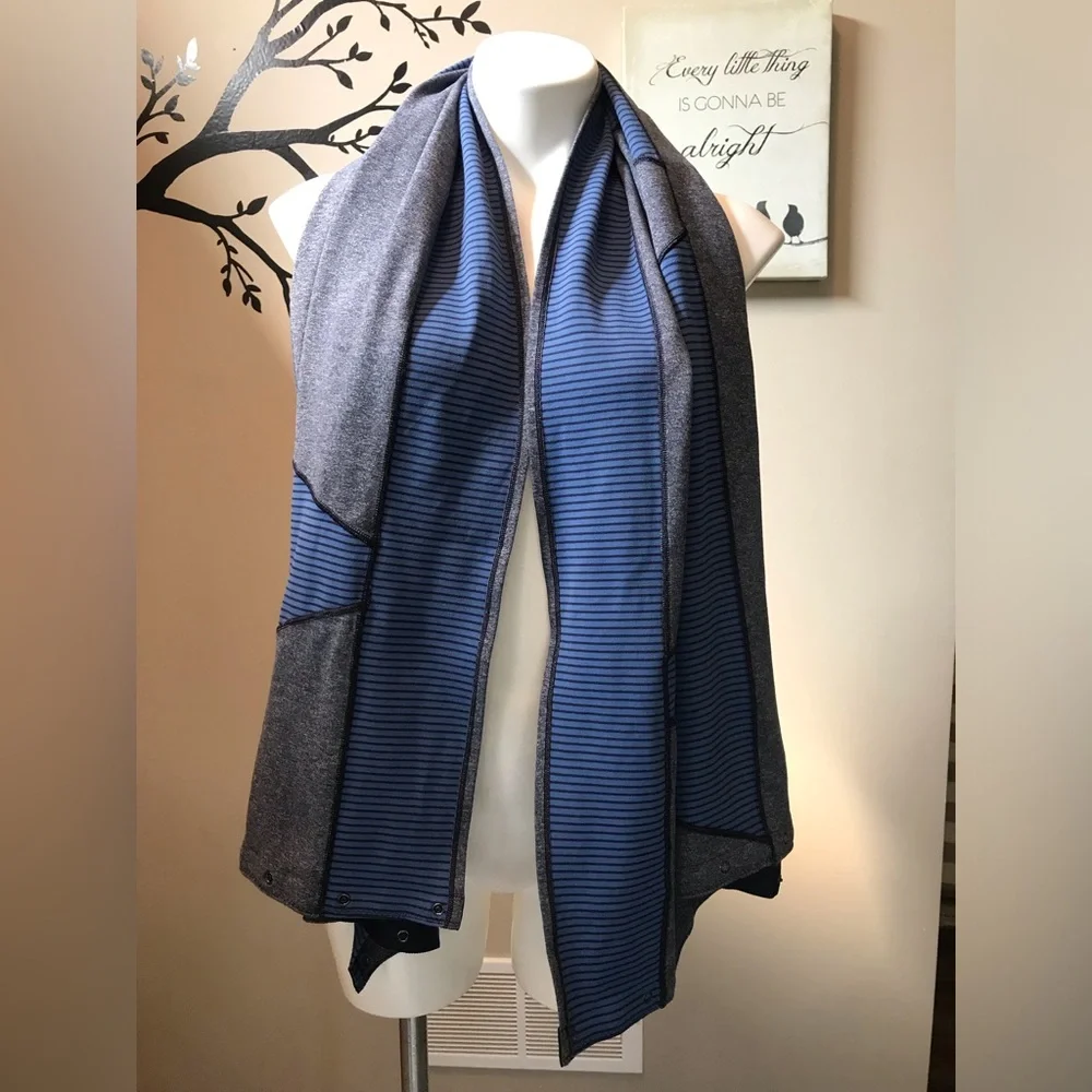 🐬 Lululemon Vinyasa Blue and Gray Striped Scarf